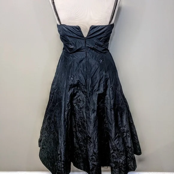 $695 Nicole Miller Collection Cocktail Dress - Picture 4 of 8